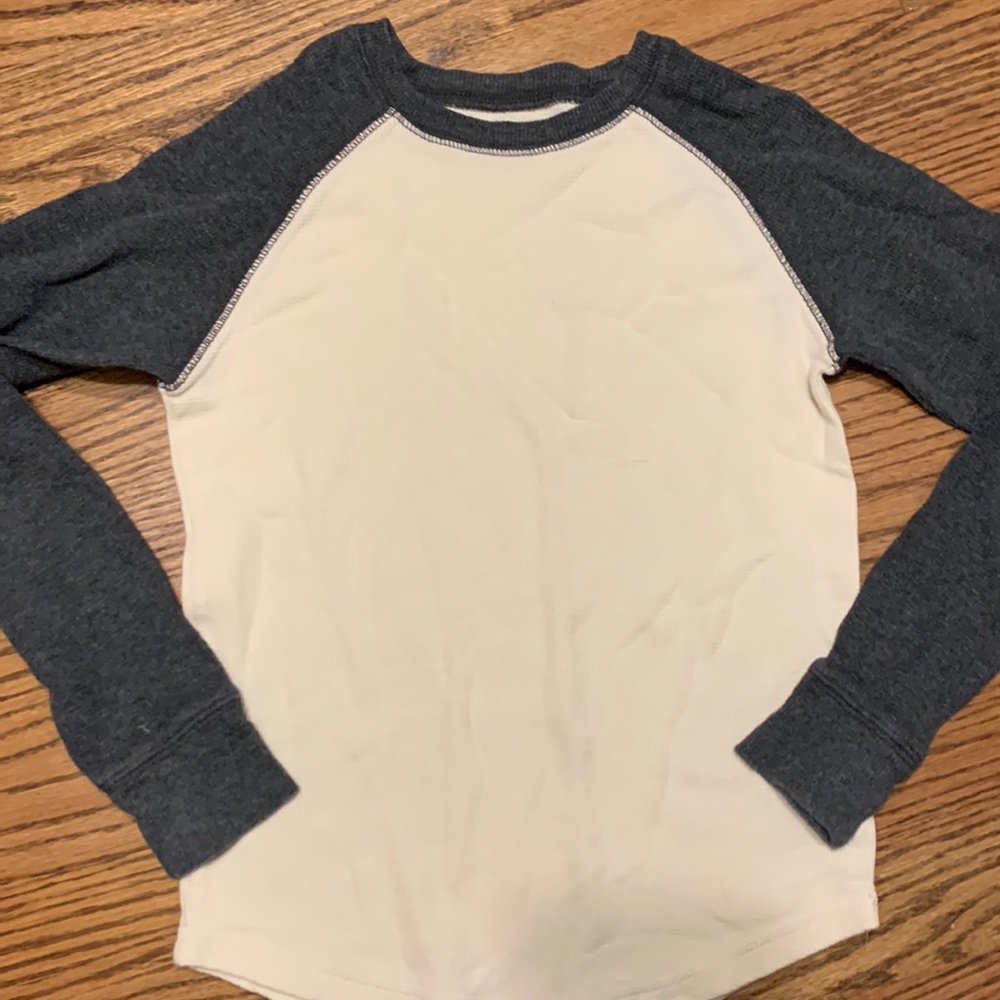 Boys long sleeve shirt size 7 x gray and cream color